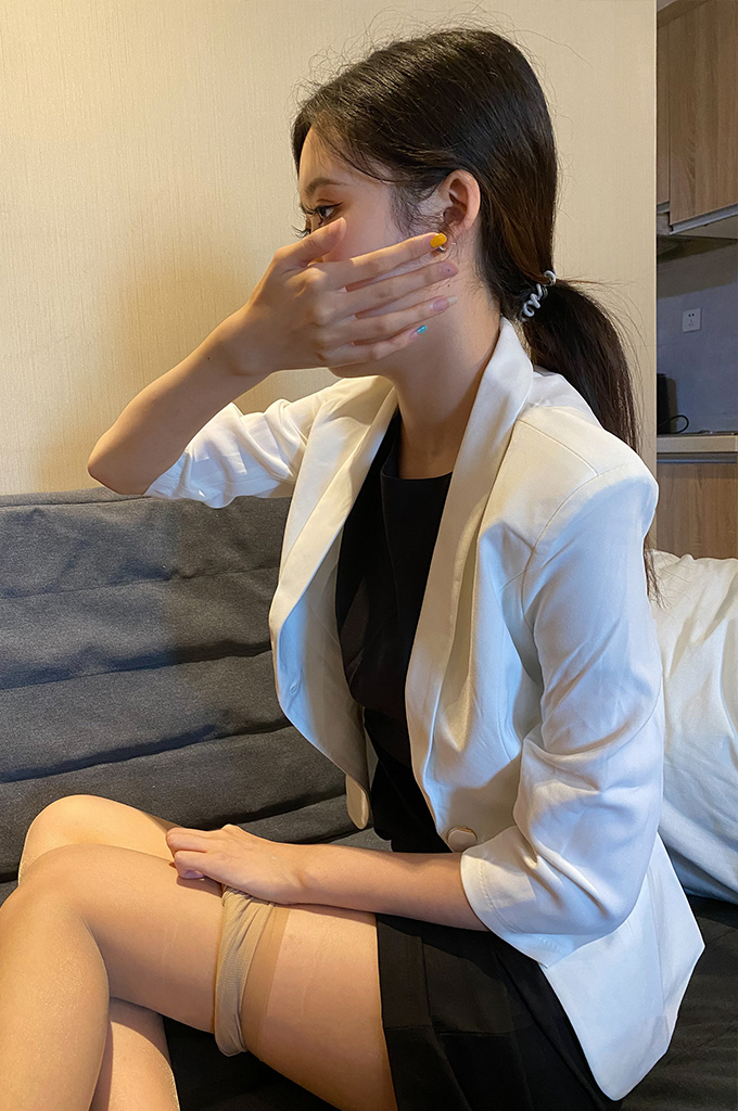 图片[1]-A077-白色西装肉色裤袜-爱丝时刻